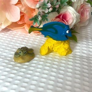 Disney Pixar Finding Nemo Dory Blue Fish Yellow Coral PVC Figure or Cake Topper